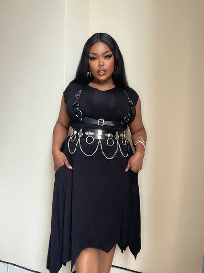 Robe asymétrique gothique Evaki de Necessary Evil – Ourlet chauve-souris avec poches Fabriqué au Royaume-Uni