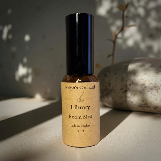 Brume de pièce Bibliothèque | Cachemire, Ambre et Bois de santal