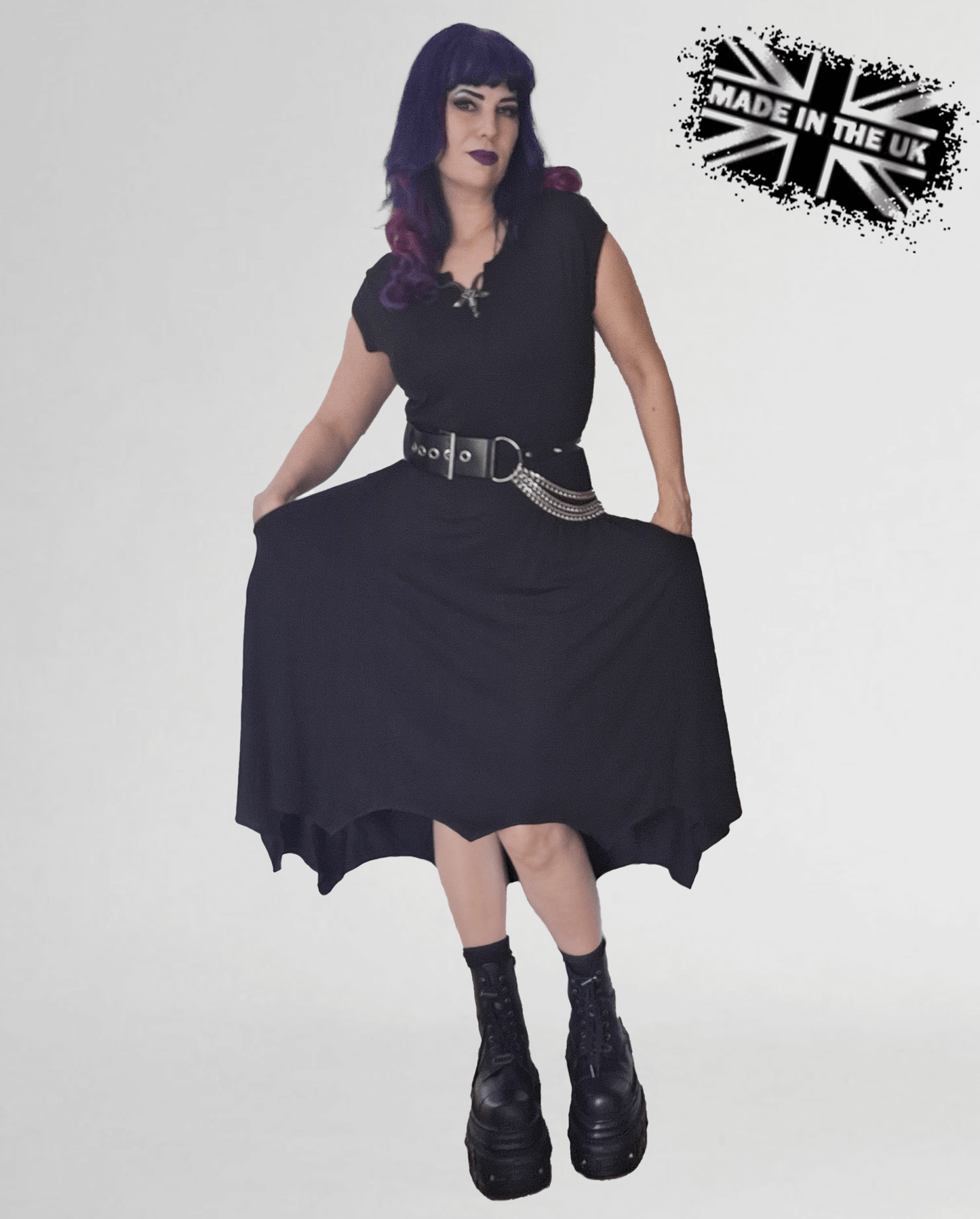 Robe asymétrique gothique Evaki de Necessary Evil – Ourlet chauve-souris avec poches Fabriqué au Royaume-Uni