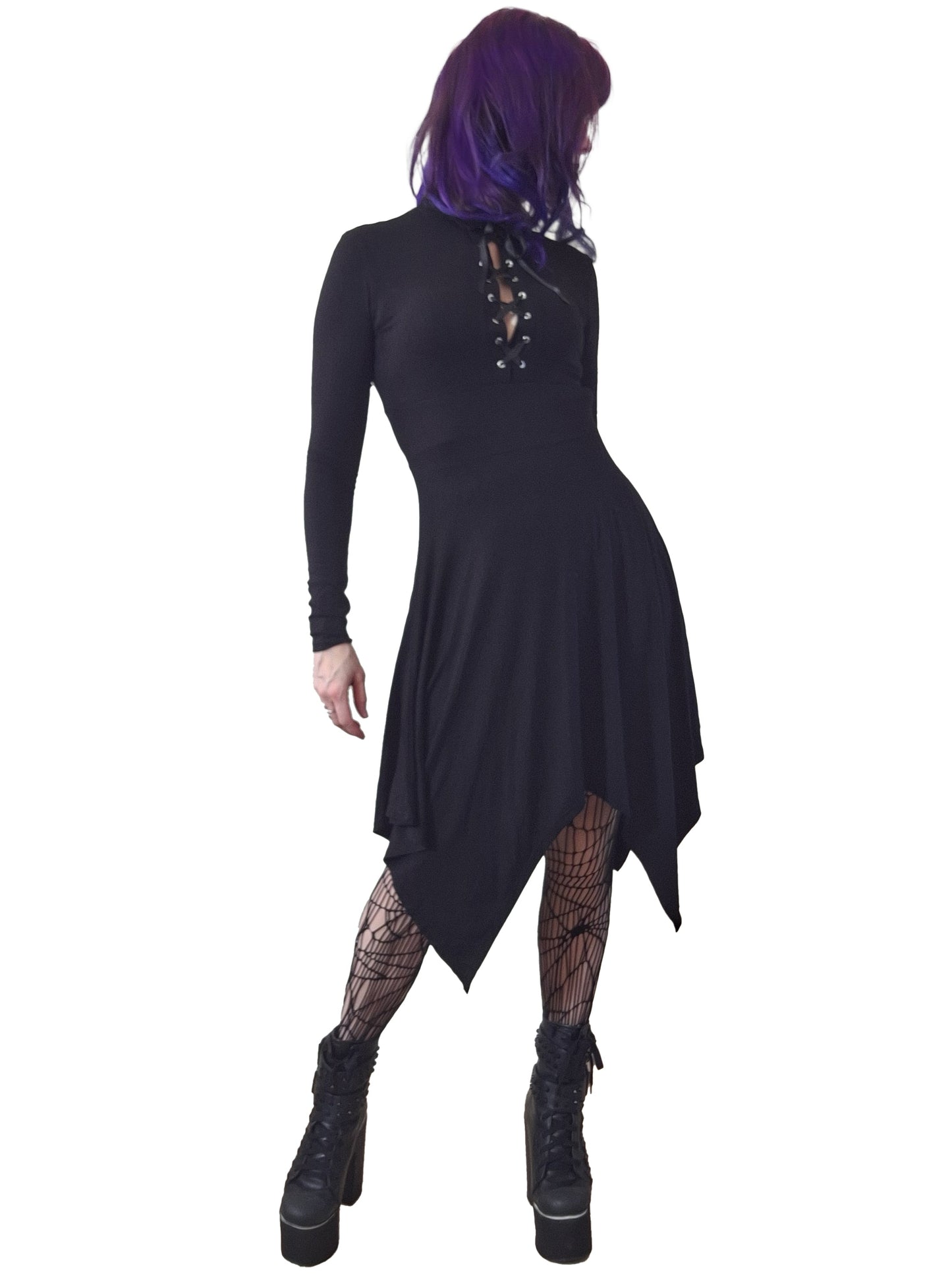 Robe midi à ourlet asymétrique Kali Gothic – Manches longues noires