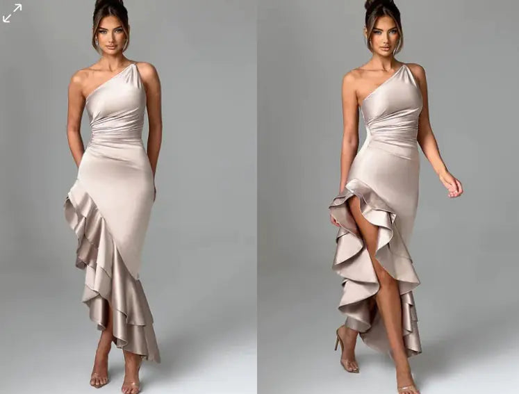 Robe élégante et moulante à dos nu et en pente