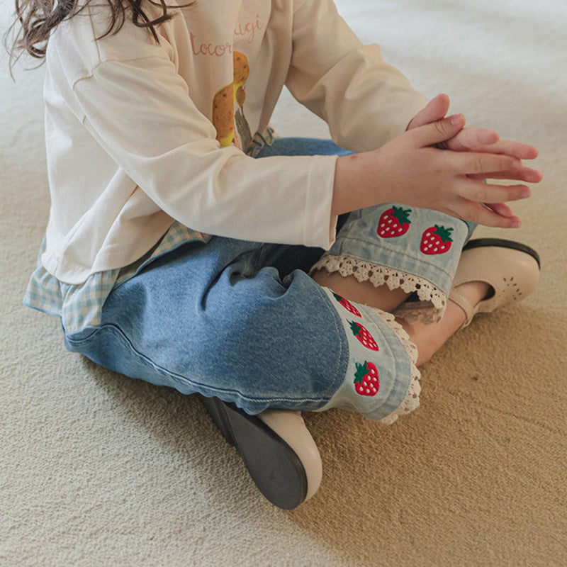 Sweet Lace Patchwork Embroidered Casual Jeans