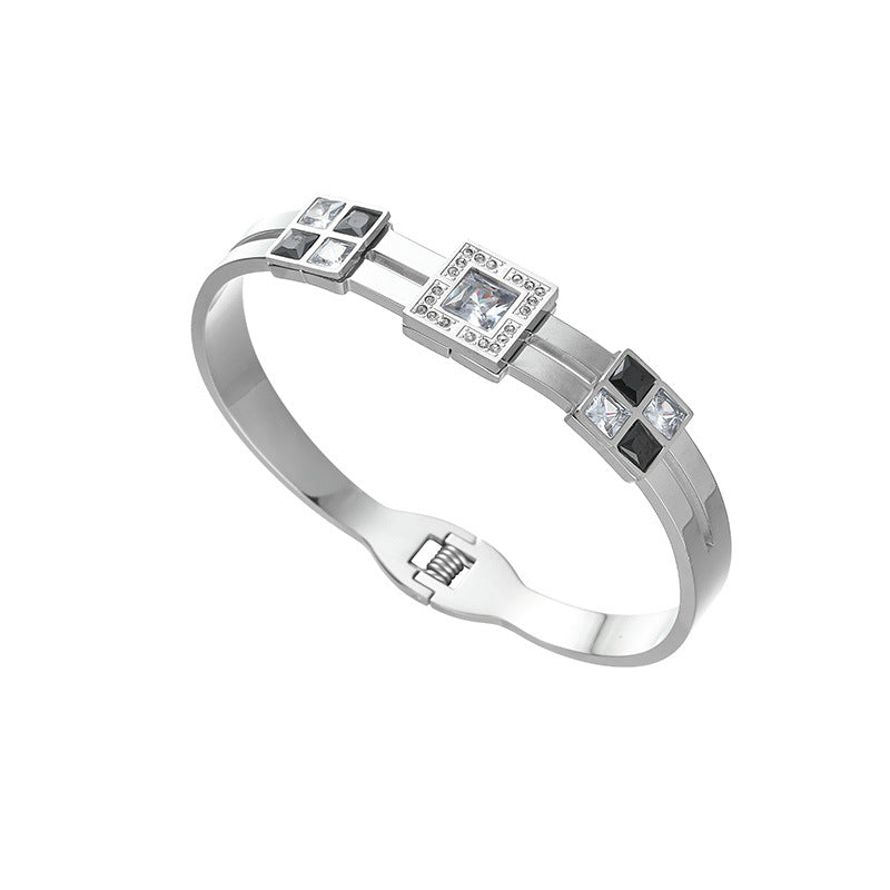 Full Body Titanium Steel Plated 18K Gold Light Luxury Bracelet