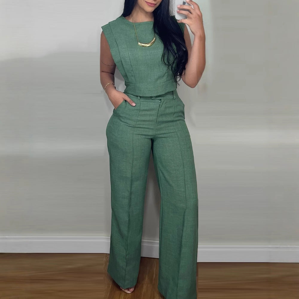 Sleeveless top and bottom Suit