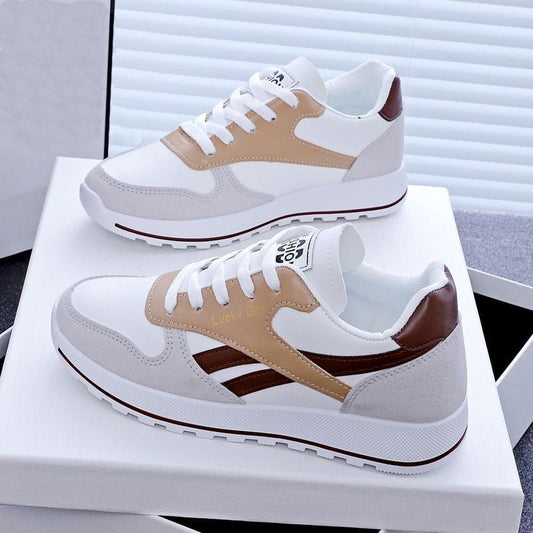 Chaussures blanches de sport pour femme, style « daddy shoes »