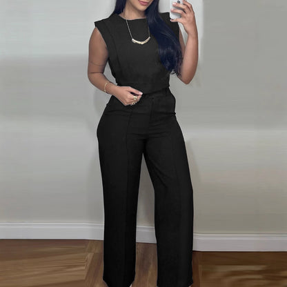 Sleeveless top and bottom Suit