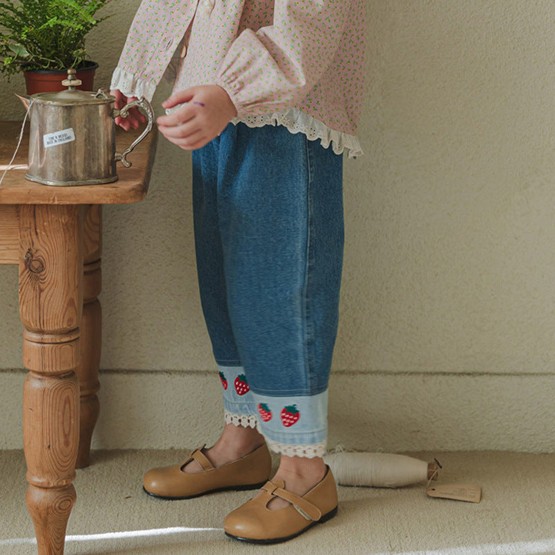 Sweet Lace Patchwork Embroidered Casual Jeans