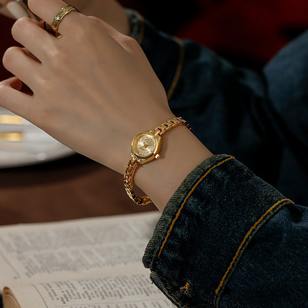 Montre décontractée élégante pour femme avec bracelet en acier
