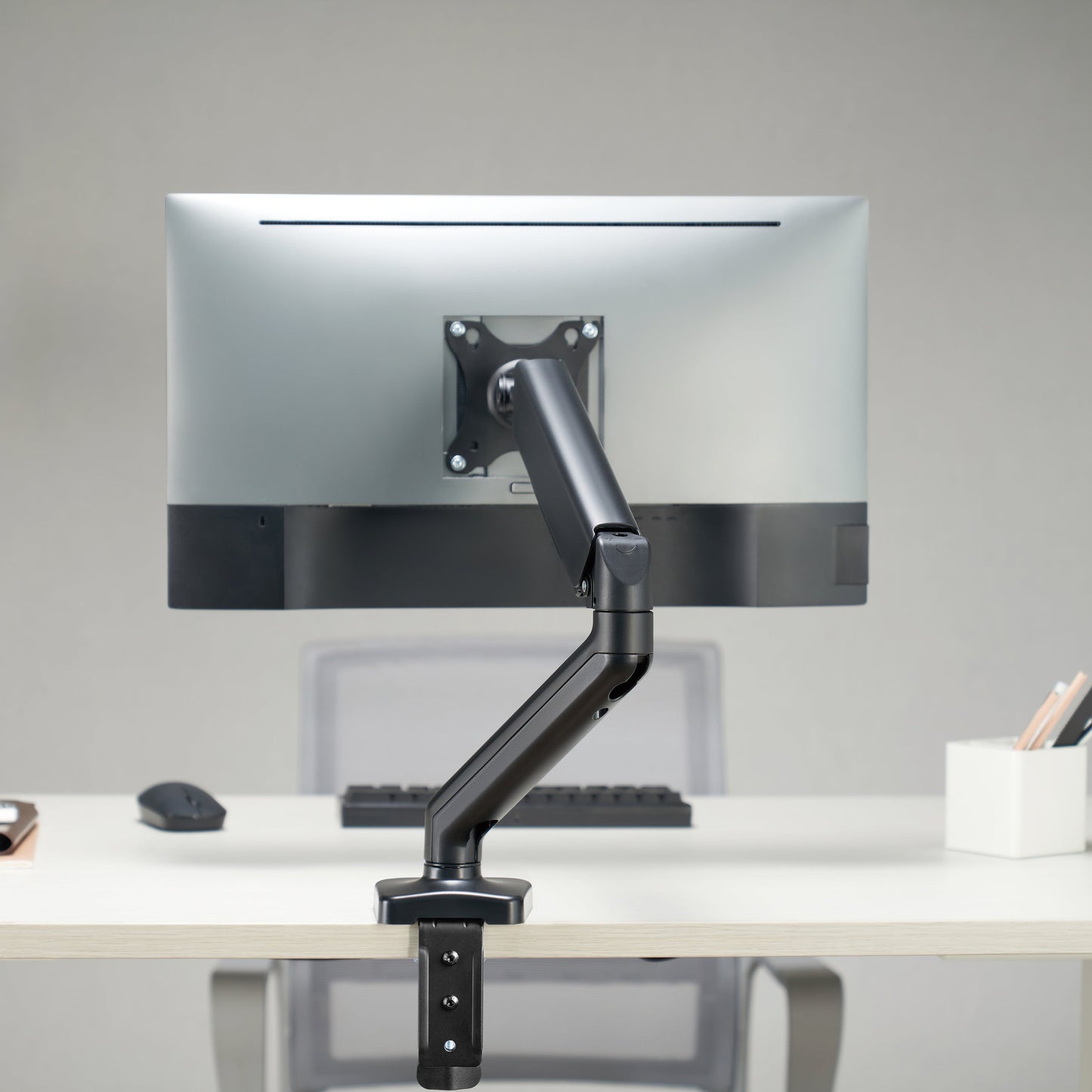 ProperAV TV Wall Bracket (37" - 75" / 45kg Capacity / VESA Max. 600x400) - Black