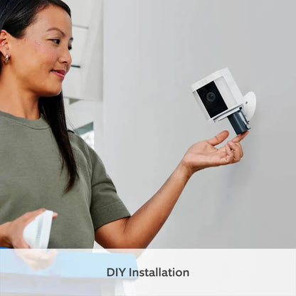 RING SPOTLIGHT CAM PLUS PLUG-IN OUTDOOR SECURITY