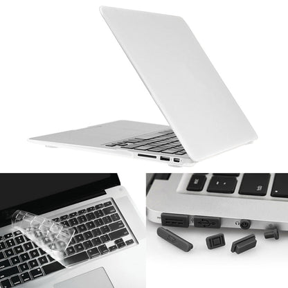 ENKAY pour Macbook Air 11,6 pouces (version US) / A1370 / A1465 Coque de protection rigide mate 3 en 1 avec protection de clavier et bouchon anti-poussière (Blanc)