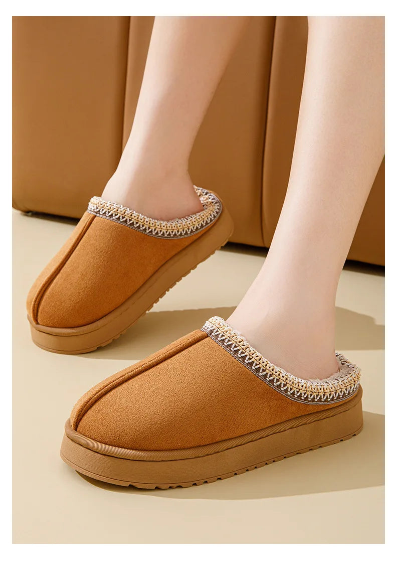 Chaussons d'intérieur bohèmes d'hiver en peluche avec conception antidérapante et chaude pour des pieds confortables