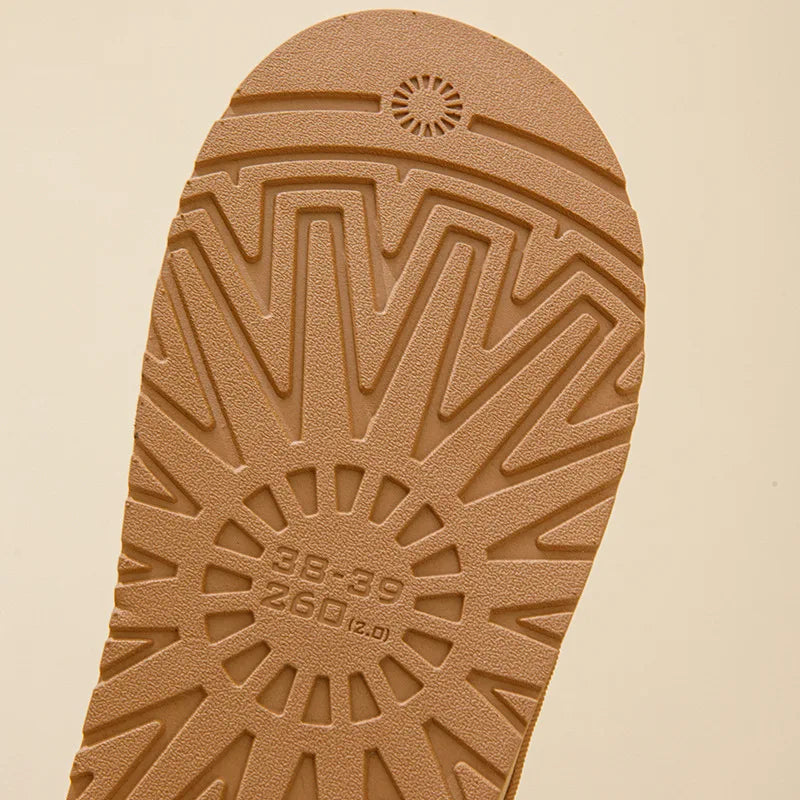 Chaussons d'intérieur bohèmes d'hiver en peluche avec conception antidérapante et chaude pour des pieds confortables