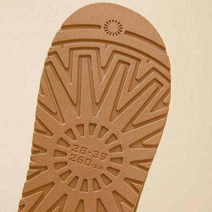 Chaussons d'intérieur bohèmes d'hiver en peluche avec conception antidérapante et chaude pour des pieds confortables