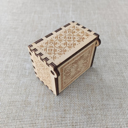 1pc Birthday Music Box Wooden Antique Carved Hand Cranked Classic Theme Music for Christmas Gifts Family Decoration