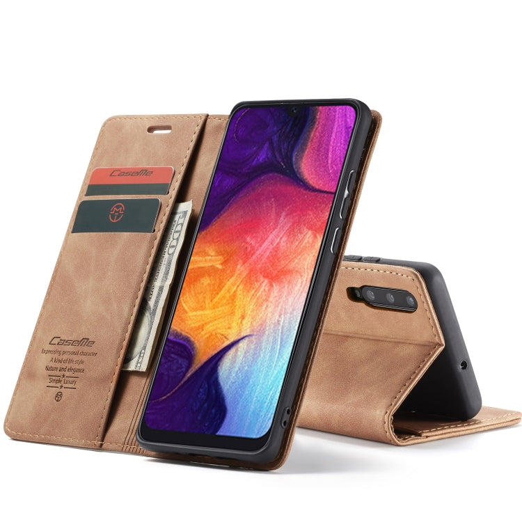CaseMe-013 Étui multifonctionnel en cuir givré rétro à rabat horizontal pour Galaxy A30S / A50S / A50, avec fente pour cartes et support, portefeuille zippé et cadre photo (marron)