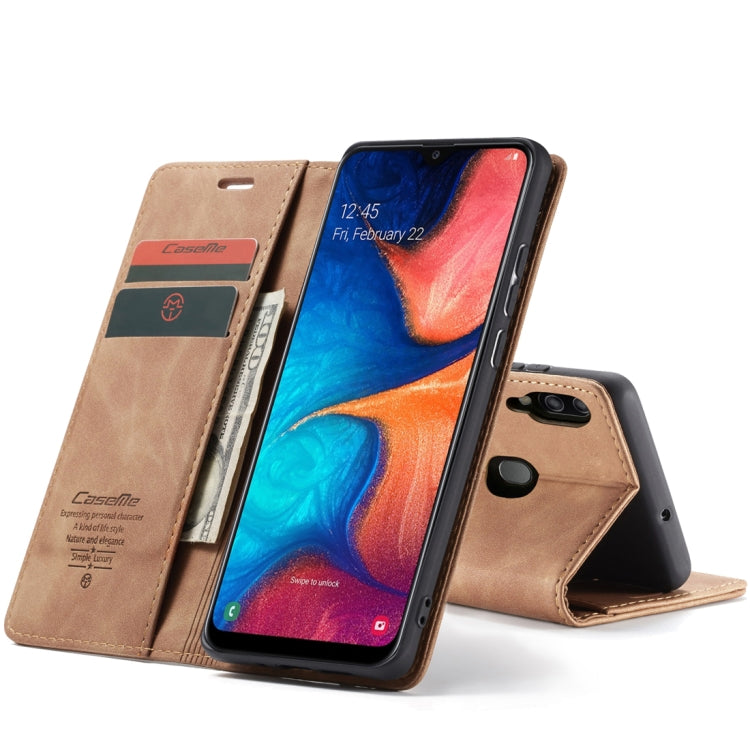 Étui en cuir à rabat horizontal dépoli rétro multifonctionnel CaseMe-013 pour Galaxy A20 / A30, avec fentes pour cartes et support et portefeuille (marron)