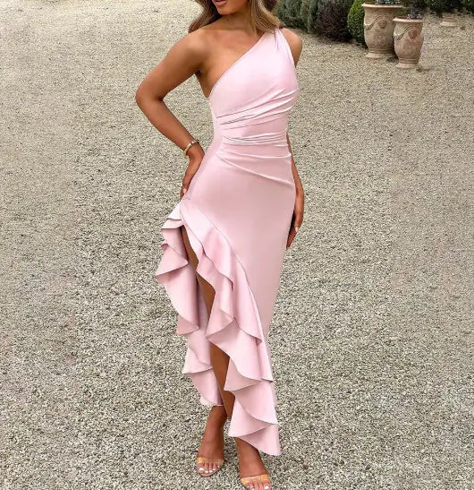 Robe élégante et moulante à dos nu et en pente