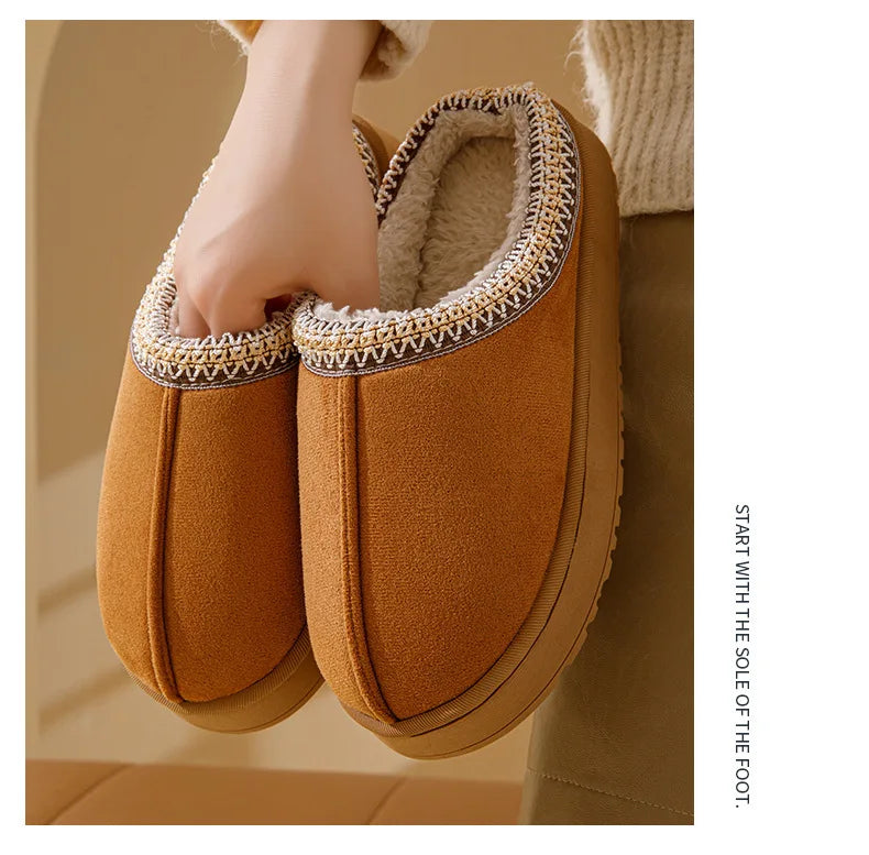 Chaussons d'intérieur bohèmes d'hiver en peluche avec conception antidérapante et chaude pour des pieds confortables