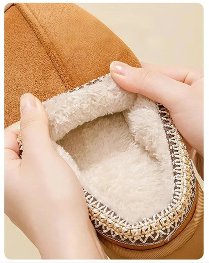 Chaussons d'intérieur bohèmes d'hiver en peluche avec conception antidérapante et chaude pour des pieds confortables