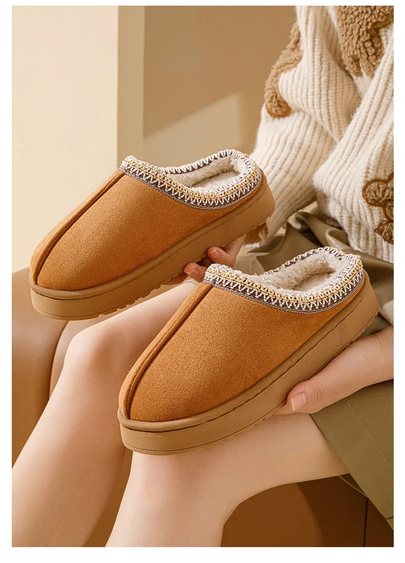Chaussons d'intérieur bohèmes d'hiver en peluche avec conception antidérapante et chaude pour des pieds confortables