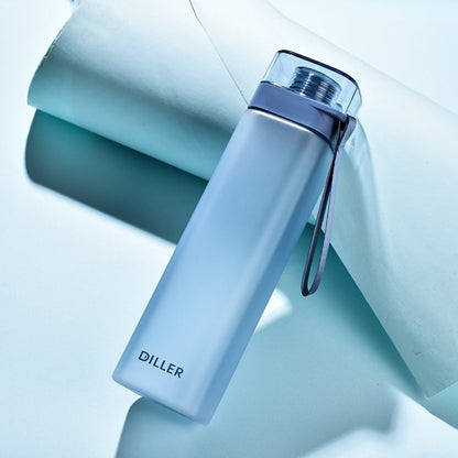 Diller D8646 Bouteille d'eau de fitness étanche de forme carrée, Capacité : 550 ml (Bleu)