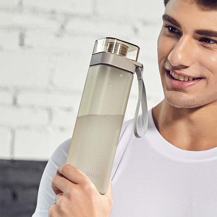 Diller D8646 Bouteille d'eau de fitness étanche de forme carrée, Capacité : 550 ml (Bleu)