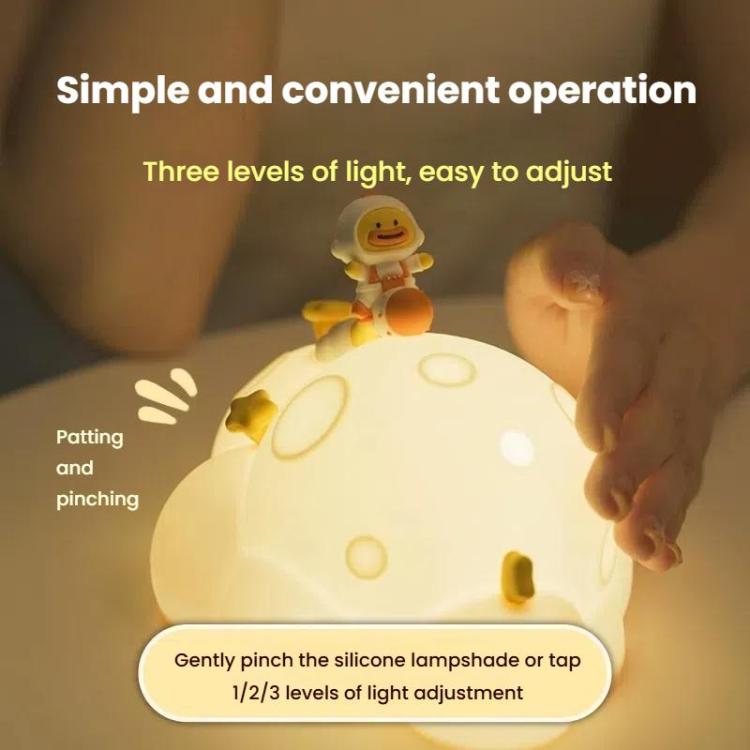 ICARER FAMILY IF-YD04 Cartoon Silicone Night Light Ornaments Astronaut Moon Lamp(Warm light)