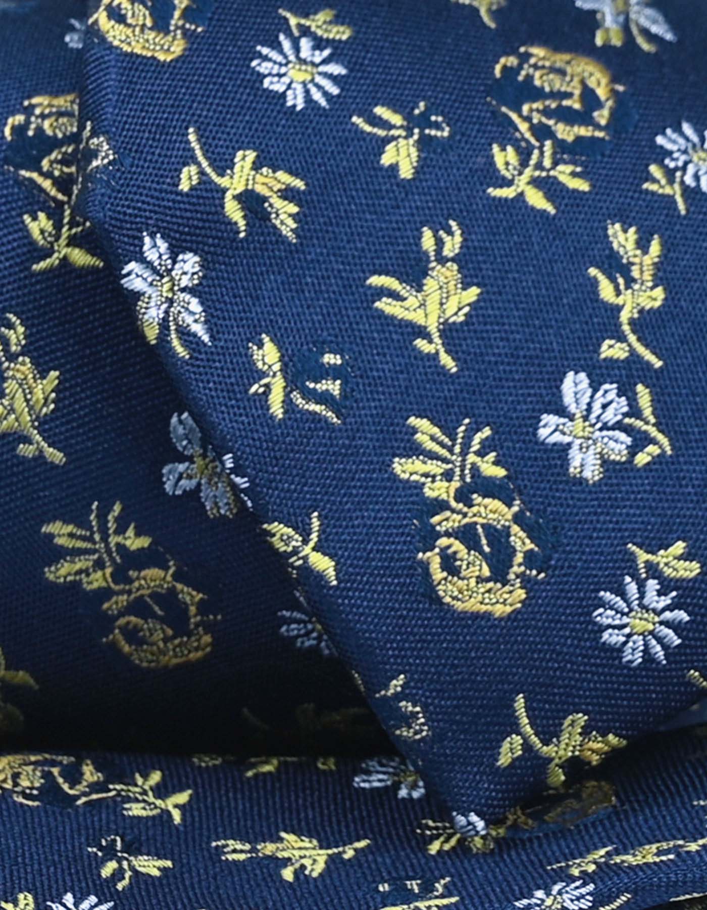 Cravate en soie à motif floral bleu marine et jaune doré