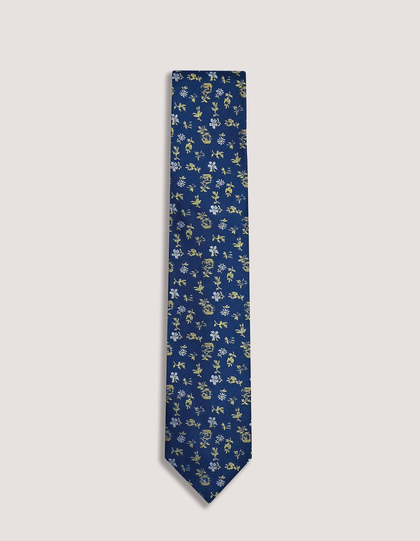 Cravate en soie à motif floral bleu marine et jaune doré