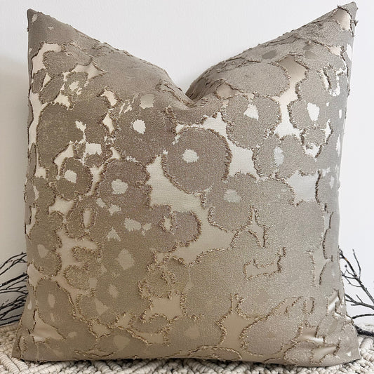 Le coussin Couture - Le Lucye Taupe - Modèle n° 99