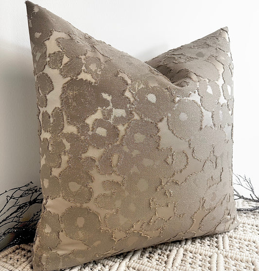 Le coussin Couture - Le Lucye Taupe - Modèle n° 99