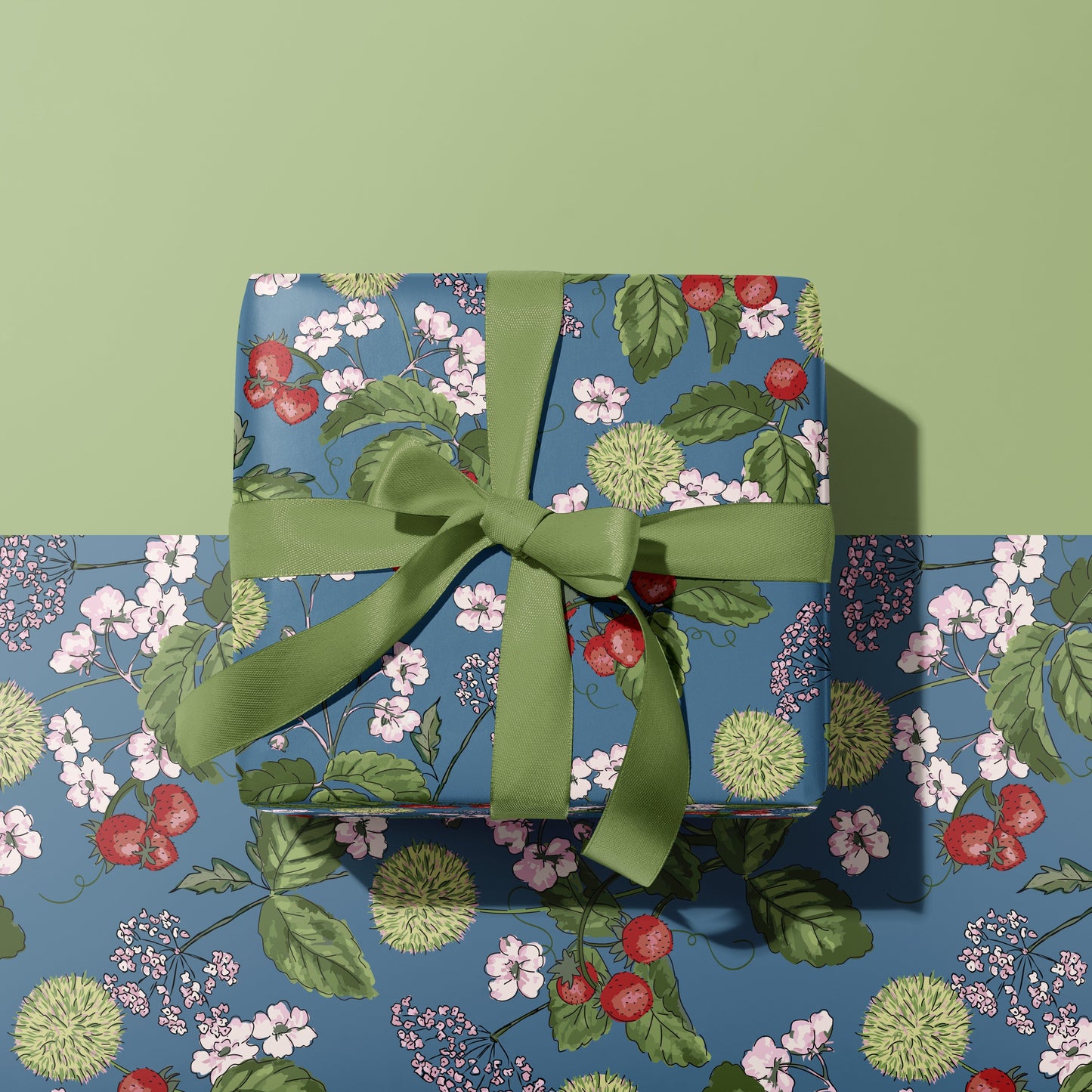 WOODLAND STRAWBERRY BLUE GIFT WRAP SHEET