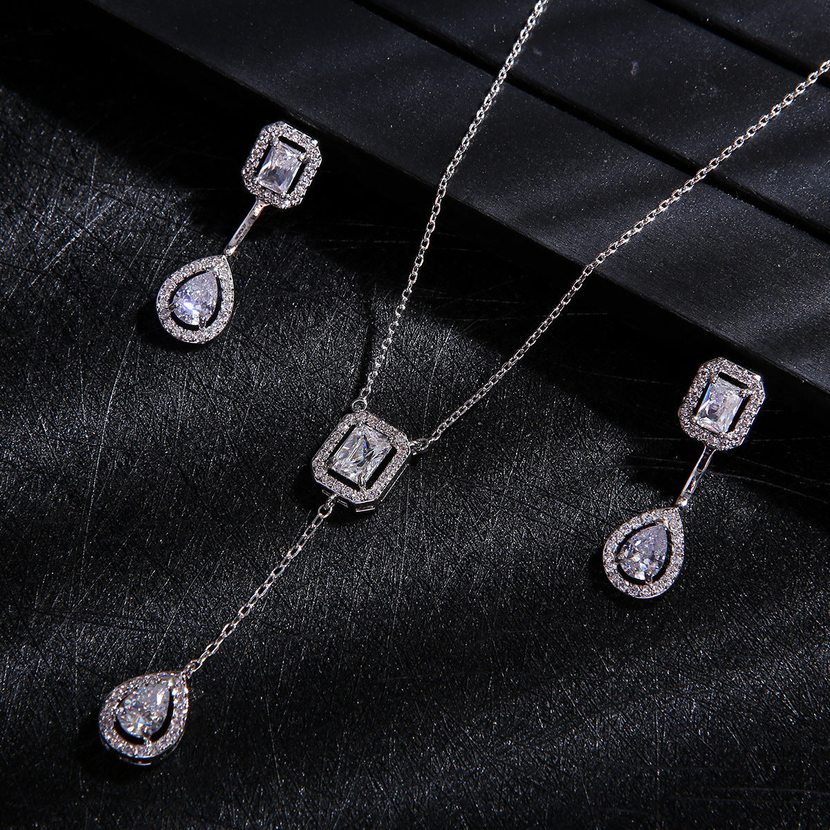 Zircon Water Drop Necklace 925
