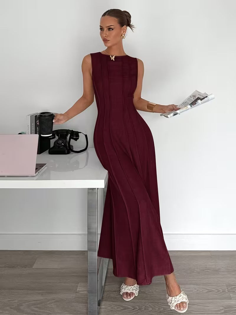 Robe longue élégante et stylée plissée sans manches à col rond pour femme