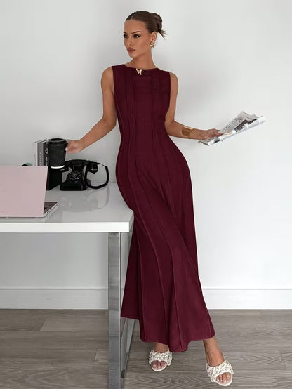 Robe longue élégante et stylée plissée sans manches à col rond pour femme