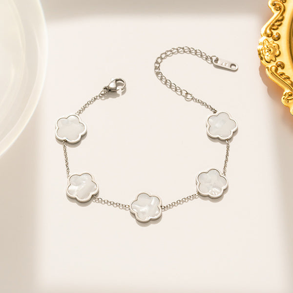 Bracelet en acier titane avec fleur d'herbe Parthenocissus