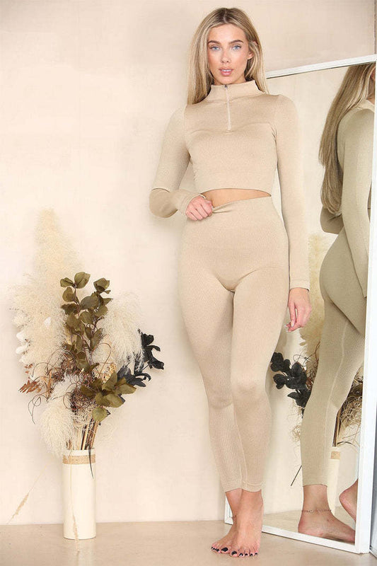 Ensemble deux pièces de survêtement côtelé avec détail demi-zip, idéal pour le sport ou la détente