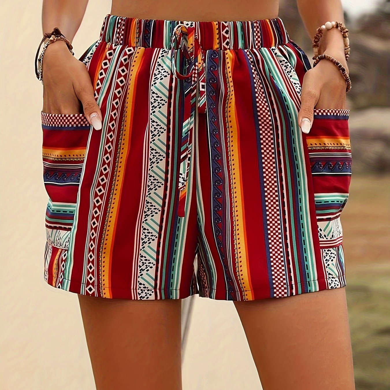 Short court bohème taille haute pour femme, 100 % polyester tissé, motif rayé d'été avec poches, short imprimé décontracté pour femme