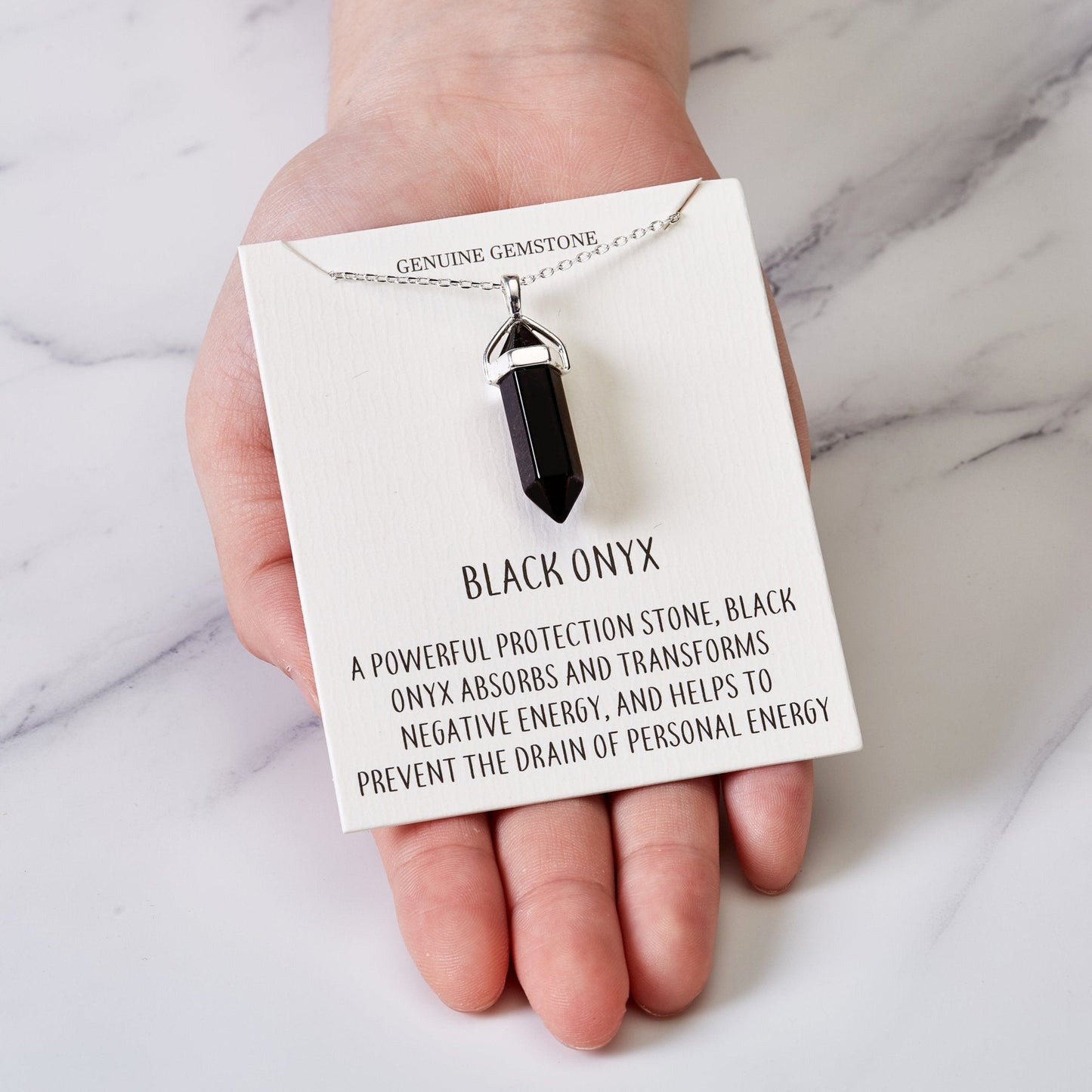 Collier en onyx noir avec carte de citation