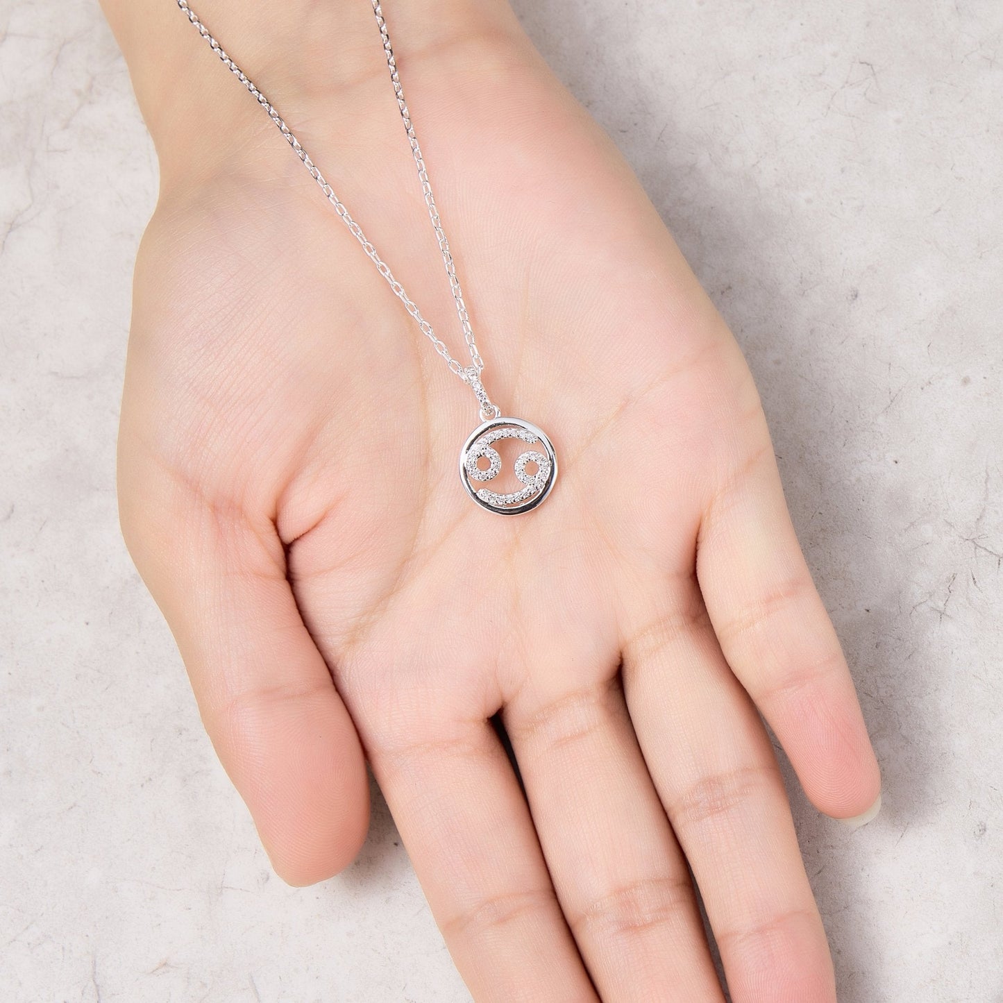 Collier Zodiaque Signe Astrologique Cancer et Carte de Citation avec Cristaux Zircondia®