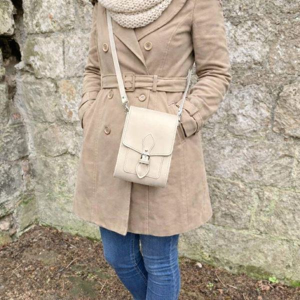 Sac de téléphone artisanal en cuir pour festival - Crème