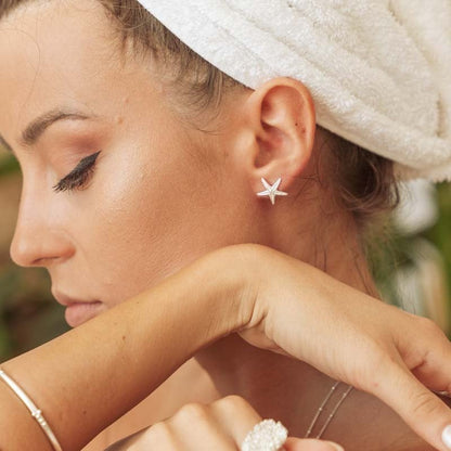 Puces d'oreilles étoile de mer en argent délicates