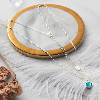 Collier pierre de naissance de décembre (topaze bleue) créé avec des cristaux Zircondia®