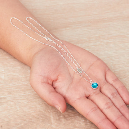 Collier pierre de naissance de décembre (topaze bleue) créé avec des cristaux Zircondia®