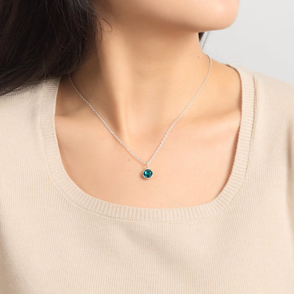 Collier pierre de naissance de décembre (topaze bleue) créé avec des cristaux Zircondia®