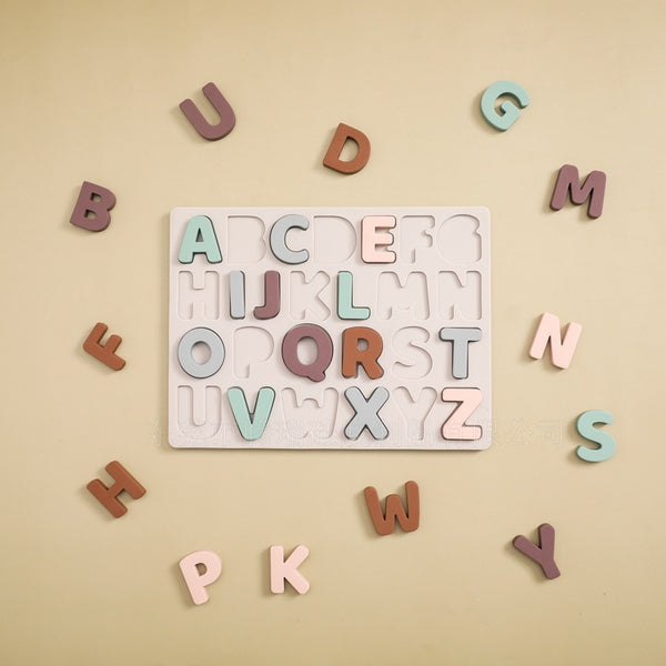 Puzzle en trois dimensions avec lettres pour l'apprentissage précoce
