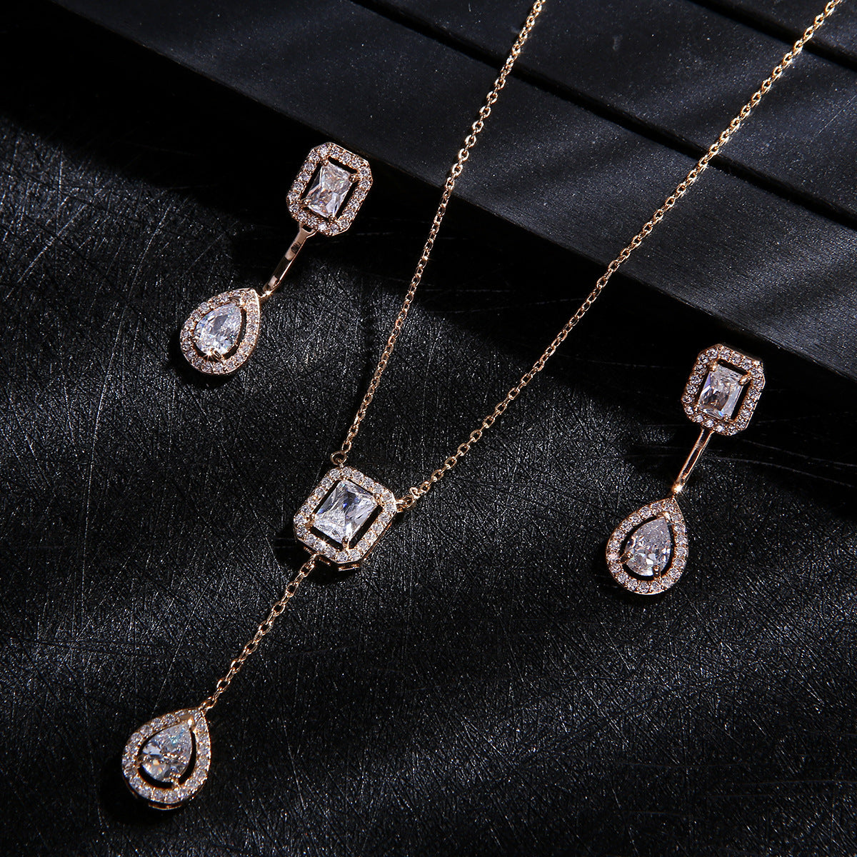 Zircon Water Drop Necklace 925