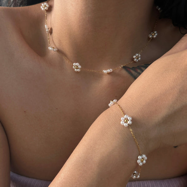 Pearl Small Flower Necklace