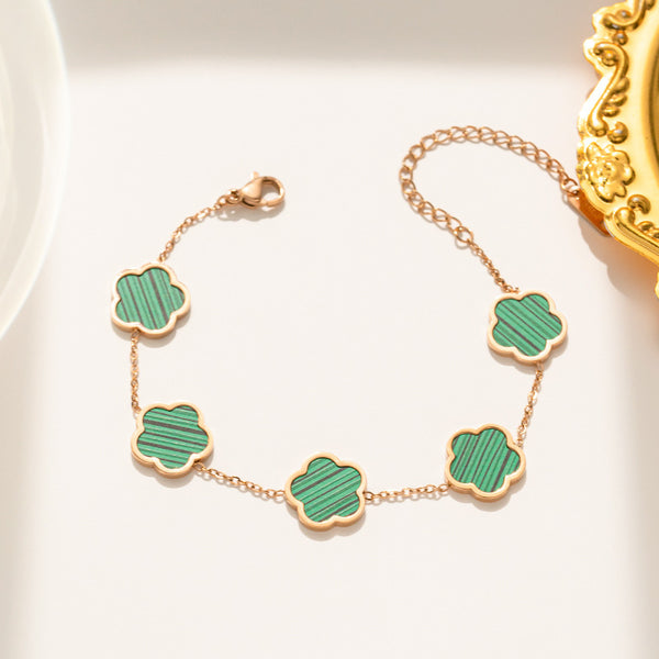 Bracelet en acier titane avec fleur d'herbe Parthenocissus